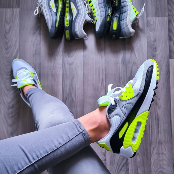 Nike Shoes - NWT Nike Air Max 90